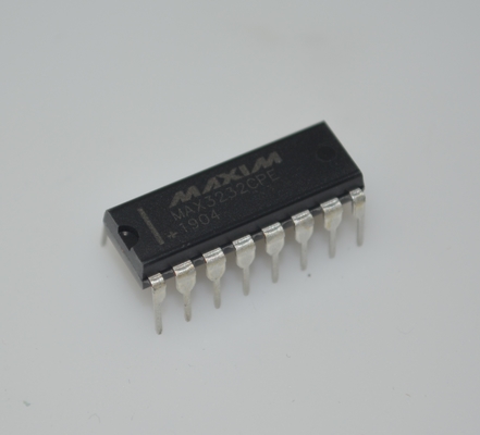MAX3232CPE RS-232 เครื่องรับสัญญาณ ±15kV ESD Protection 3.0-5.5V ความดันสูง 1μA พลังงานต่ํา 250kbps อัตราการส่งข้อมูล 2 ไดรเวอร์/2 เครื่องรับสัญญาณ DIP-16 Package for Industrial Comms