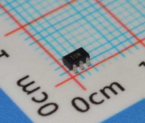 ADT6501SRJZP085RL7 ความแม่นยํา 85°C เครื่องเปลี่ยนอุณหภูมิ ±0.5°C ความแม่นยํา 2.7V-5.5V จําหน่าย 6μA พลังงานที่ต่ํามาก ออกแบบเปิดระบายน้ํา SOT-23 Package สําหรับ IoT/อุปกรณ์พกพา