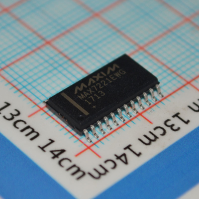 MAX7221EWG+T 8-digit LED Display Driver พร้อมอินเตอร์เฟซ SPI 10MHz Serial Data Rate 2.7V-5.5V การทํางาน