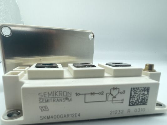 SKM400GAR12E4 1200V 400A IGBT Module Vce ((sat) ต่ํา ความแข็งแรงของวงจรสั้นสูง ความสูญเสียการสลับต่ํา ความโดดเดี่ยวสูง เกรดอุตสาหกรรมสําหรับเครื่องเปลี่ยนแสงอาทิตย์และ UPS พลังงานสูง