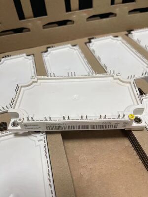 FS150R12KT4 1200V 150A โมดูล IGBT หกตัว VCE(sat) ต่ำ ประสิทธิภาพสูง ทนทานต่อการลัดวงจร 10 ไมโครวินาที NTC ในตัว ดีไซน์ EconoPACK+ กะทัดรัด การสูญเสียการสวิตช์ต่ำ เหมาะสำหรับไดรฟ์และ UPS