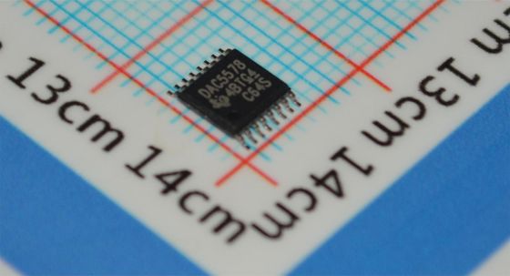 DAC5578SPWR 8-Ch 8-bit DAC อินเทอร์เฟซ I2C 2.7-5.5V, ใช้พลังงานต่ำ 0.4mA, ±1LSB INL TSSOP-16 -40°C ถึง +105°C