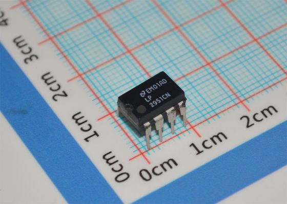 LP2951CN 5V/ADJ 150mA LDO Regulator อินพุต 3V-30V ±0.5% ความแม่นยำ TO-220/DIP-8 -40°C ถึง +125°C กระแสไฟนิ่งต่ำ