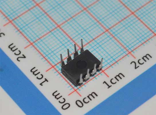 LP2951CN 5V/ADJ 150mA LDO Regulator อินพุต 3V-30V ±0.5% ความแม่นยำ TO-220/DIP-8 -40°C ถึง +125°C กระแสไฟนิ่งต่ำ