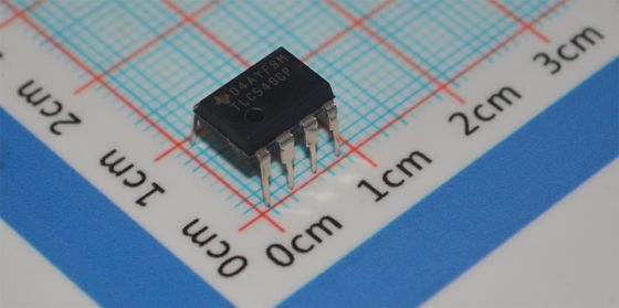 TLC549CP ADC 8 บิต 40ksps 4MHz Clock ไฟเลี้ยงเดี่ยว 3-6V DIP-8 ±0.5LSB INL ใช้พลังงานต่ำ <15mW -40°C ถึง +85°C