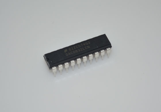 DAC0832LCN DAC แบบคูณ 8 บิต เวลาตั้งค่า 1μs เอาต์พุต ±10V กำลังไฟ 20mW DIP-20 0°C ถึง +70°C