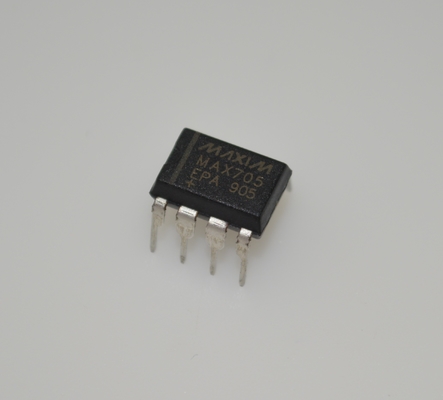 MAX705EPA ตัวควบคุมไมโครโปรเซสเซอร์ 4.65V Threshold พัลส์รีเซ็ต 200ms แหล่งจ่ายไฟ 5V DIP-8 -40°C ถึง +85°C