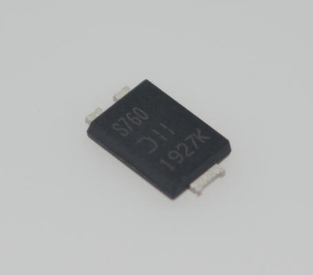 PDS760-13 760W ความหนาแน่นของพลังงานสูง 12V/63A การออกกําลัง 93% ประสิทธิภาพสูงสุด PFC ที่ใช้งานอย่างกระชับกระชับขนาด 1U การป้องกันเต็ม (OVP/OCP/SCP) -40°C ถึง +70°C การทํางาน เหมาะสําหรับระบบอุตสาหกรรมและโทรคมนาคม