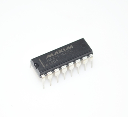MAX3232CPE RS-232 เครื่องรับสัญญาณ ±15kV ESD Protection 3.0-5.5V ความดันสูง 1μA พลังงานต่ํา 250kbps อัตราการส่งข้อมูล 2 ไดรเวอร์/2 เครื่องรับสัญญาณ DIP-16 Package for Industrial Comms