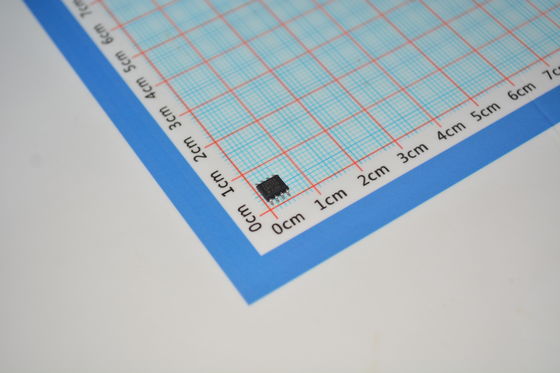 ADR02ARZ ความแม่นยํา 5.0V ความดันอ้างอิง ความรบกวนต่ําสุด 4μVpp 0.02% ความแม่นยําเริ่มต้น 3ppm/°C ความเคลื่อนไหว 10mA ผลิต 1.2V ถึง 15V ระยะ