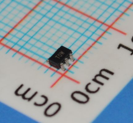ADT6501SRJZP085RL7 ความแม่นยํา 85°C เครื่องเปลี่ยนอุณหภูมิ ±0.5°C ความแม่นยํา 2.7V-5.5V จําหน่าย 6μA พลังงานที่ต่ํามาก ออกแบบเปิดระบายน้ํา SOT-23 Package สําหรับ IoT/อุปกรณ์พกพา