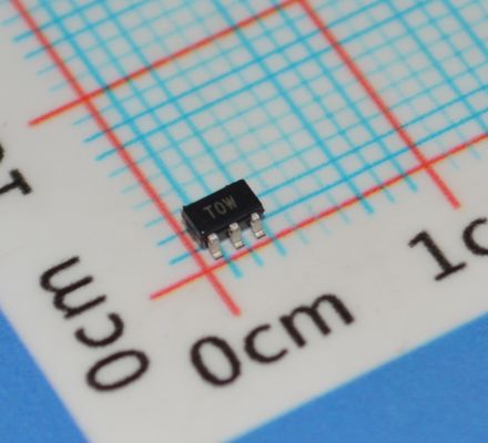 ADT6501SRJZP085RL7 ความแม่นยํา 85°C เครื่องเปลี่ยนอุณหภูมิ ±0.5°C ความแม่นยํา 2.7V-5.5V จําหน่าย 6μA พลังงานที่ต่ํามาก ออกแบบเปิดระบายน้ํา SOT-23 Package สําหรับ IoT/อุปกรณ์พกพา