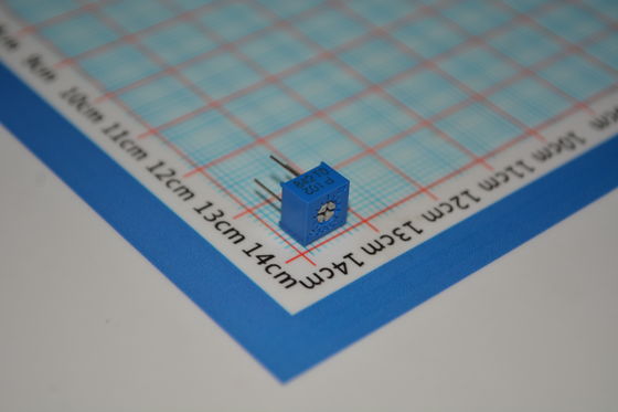 3362P-1-102LF ทริมพอต 1kΩ โพเทนชิออมิเตอร์ความแม่นยำ 10 รอบ ±10% ความคลาดเคลื่อนแบบติดตั้งผ่านรู องค์ประกอบเซรามิกเมท ปรับได้เชื่อถือได้ เหมาะสำหรับการสอบเทียบและการปรับแต่งวงจร