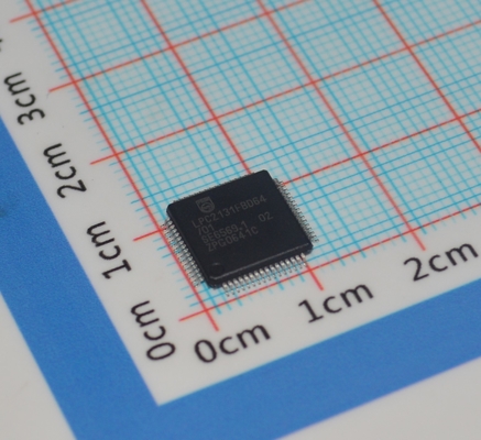 LPC2131FBD64/01,15 ARM7 MCU 32 บิต RISC Core แฟลช 64KB แรม 16KB ความเร็ว 60MHz USB 2.0 2x UART 64-LQFP -40°C ถึง +85°C ระดับอุตสาหกรรม