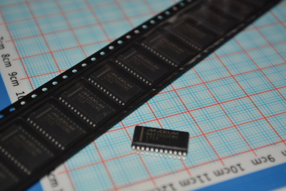 MAX7221EWG+T 8-digit LED Display Driver พร้อมอินเตอร์เฟซ SPI 10MHz Serial Data Rate 2.7V-5.5V การทํางาน