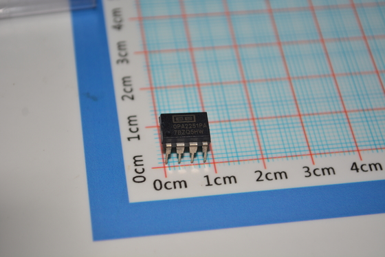 OPA2251PA ออปแอมป์คู่ความแม่นยำสูงพร้อมแบนด์วิดท์ 10MHz, ค่า Drift ต่ำ 0.5μV/°C, สัญญาณรบกวน 1.1μVpp, เอาต์พุตแบบ Rail-to-Rail, แหล่งจ่ายไฟ ±2.25V ถึง ±18V และแพ็คเกจ DIP 8 พิน