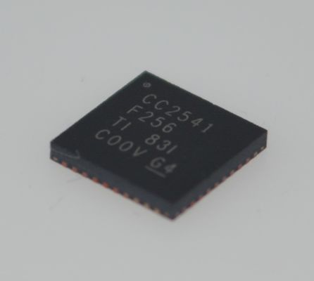 CC2541F256RHAR โบลูธูท 4.0 พลังงานต่ํา SoC 256KB แฟลช 8KB แรม พลังงาน 8051 MCU เครื่องรับเสียง RF ที่บูรณาการ พลังงานต่ําสุด สตั๊กบลูธูทเต็ม อินเตอร์เฟซเซอร์ระดับสูง เหมาะสําหรับ IoT / Wearables