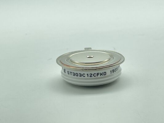ST303C12CFK0 1200V 300A Half-Bridge Module Low Vce ((sat) ความสูญเสียต่ํา ความแข็งแรงของวงจรสั้น NTC ที่บูรณาการสําหรับเครื่องขับเคลื่อนมอเตอร์และเครื่องเปลี่ยนอุตสาหกรรม