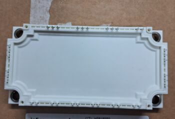 FS150R12KT4 1200V 150A โมดูล IGBT หกตัว VCE(sat) ต่ำ ประสิทธิภาพสูง ทนทานต่อการลัดวงจร 10 ไมโครวินาที NTC ในตัว ดีไซน์ EconoPACK+ กะทัดรัด การสูญเสียการสวิตช์ต่ำ เหมาะสำหรับไดรฟ์และ UPS