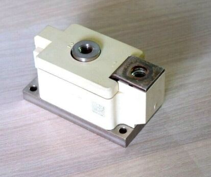 SKKE600/16 1600V 600A โมดูลไดโอดเดี่ยว VF ต่ำพิเศษ 1.5V กระแสไฟกระชากสูง 22kA SEMIPACK4 ฐานแยก การถ่ายเทความร้อนดีเยี่ยม ความน่าเชื่อถือสูง ได้รับการรับรอง UL สำหรับวงจรเรียงกระแสและการเชื่อม