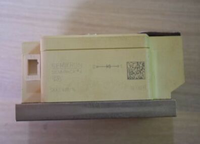SKKE600/16 1600V 600A โมดูลไดโอดเดี่ยว VF ต่ำพิเศษ 1.5V กระแสไฟกระชากสูง 22kA SEMIPACK4 ฐานแยก การถ่ายเทความร้อนดีเยี่ยม ความน่าเชื่อถือสูง ได้รับการรับรอง UL สำหรับวงจรเรียงกระแสและการเชื่อม
