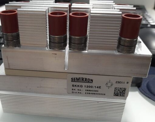 SKKQ800/14E 1400V 800A โมดูลไทริสตอร์เดี่ยว การสลับเร็ว VF ต่ํา 1.37V 12kA การกระตุ้น AlN การติดต่อความดันฐานเซรามิก การขยายประตู UL รับรองสําหรับเครื่องเริ่มต้นและเครื่องเปลี่ยนอัตรา