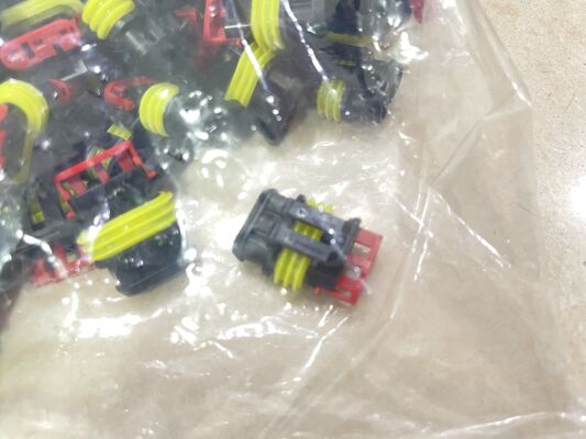 282087-1 4 ตําแหน่ง 2.5 มม Pitch Wire-to-Board Receptacle Crimp Housing Friction Lock Panel Mount Polarized UL 94V-0 4.5A การจัดอันดับสําหรับการกระจายไฟฟ้าและอุตสาหกรรม