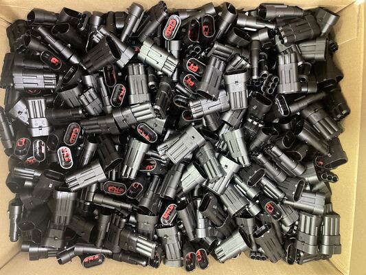 282105-1 3 ตําแหน่ง 5.0 มิลลิเมตร Pitch Wire-to-Board Header Vertical Through Hole Covered Friction Lock Polarized 9A rating สําหรับเครื่องไฟฟ้าและเครื่องควบคุมอุตสาหกรรม