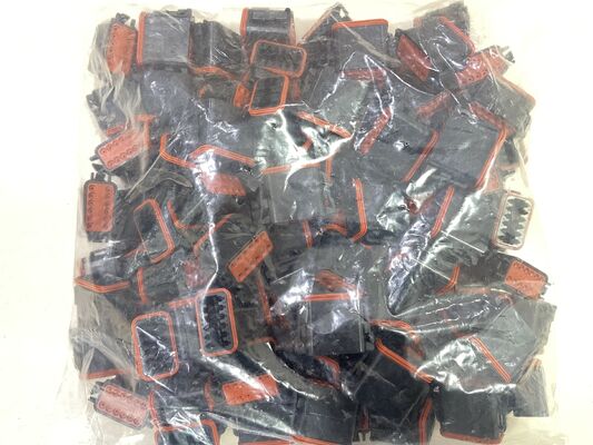 DT06-12SB 12 ตําแหน่ง 4.19mm Pitch เครื่องเชื่อมรถยนต์ สีดํา เครื่องรับ เครื่องพัดกระบวนการ Wedgelock Integrated Latch IP68 ปิด 13A การจัดอันดับสําหรับสภาพแวดล้อมที่รุนแรง