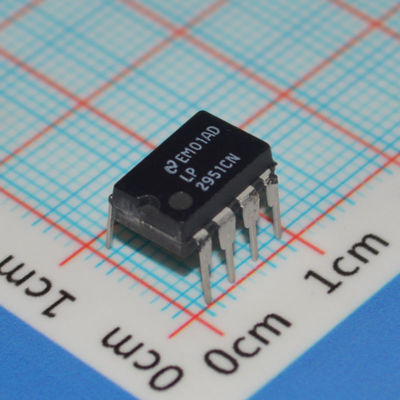 LP2951CN 5V/ADJ 150mA LDO Regulator อินพุต 3V-30V ±0.5% ความแม่นยำ TO-220/DIP-8 -40°C ถึง +125°C กระแสไฟนิ่งต่ำ