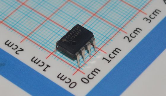 TLC549CP ADC 8 บิต 40ksps 4MHz Clock ไฟเลี้ยงเดี่ยว 3-6V DIP-8 ±0.5LSB INL ใช้พลังงานต่ำ <15mW -40°C ถึง +85°C
