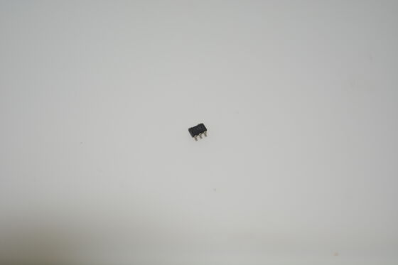 TLV6001IDBVR แอมป์ขยายสัญญาณ Rail-to-Rail 1.8V ถึง 5.5V ใช้พลังงานต่ำ 10µA 1kHz GBW แพ็คเกจ Micro SOT-23 สำหรับเซ็นเซอร์ที่ใช้พลังงานจากแบตเตอรี่และอุปกรณ์พกพา